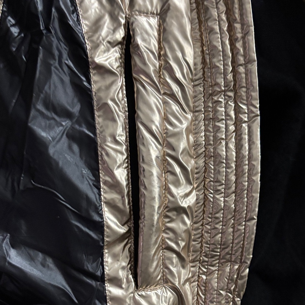 SAM. New York  Women's Gold Metallic Puffer Vest Size Small - Picture 6 of 7